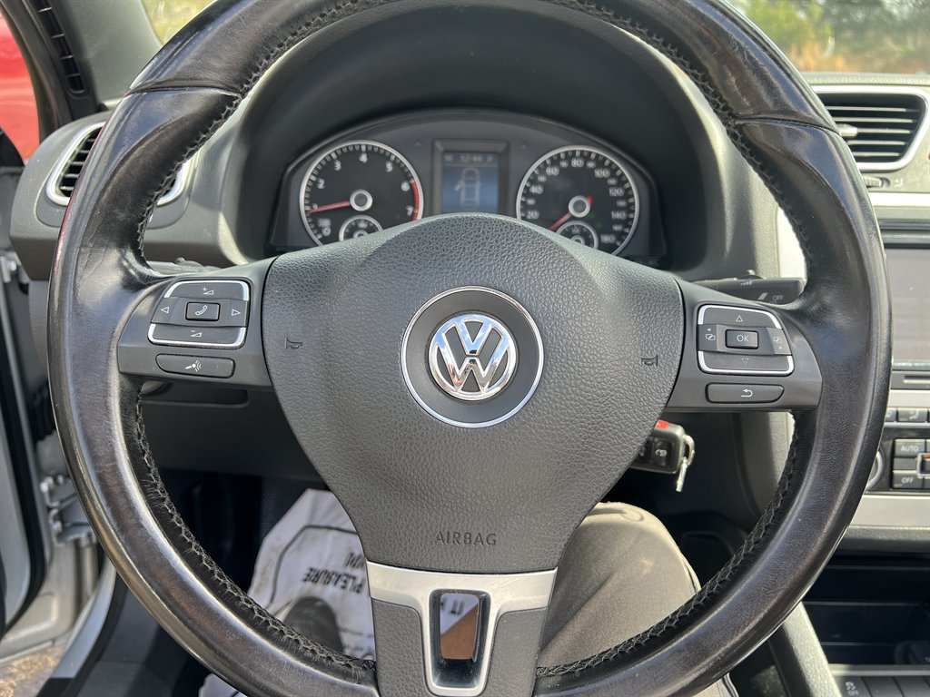 2012 Volkswagen Eos - $7,995