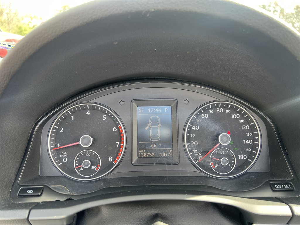 2012 Volkswagen Eos - $7,995