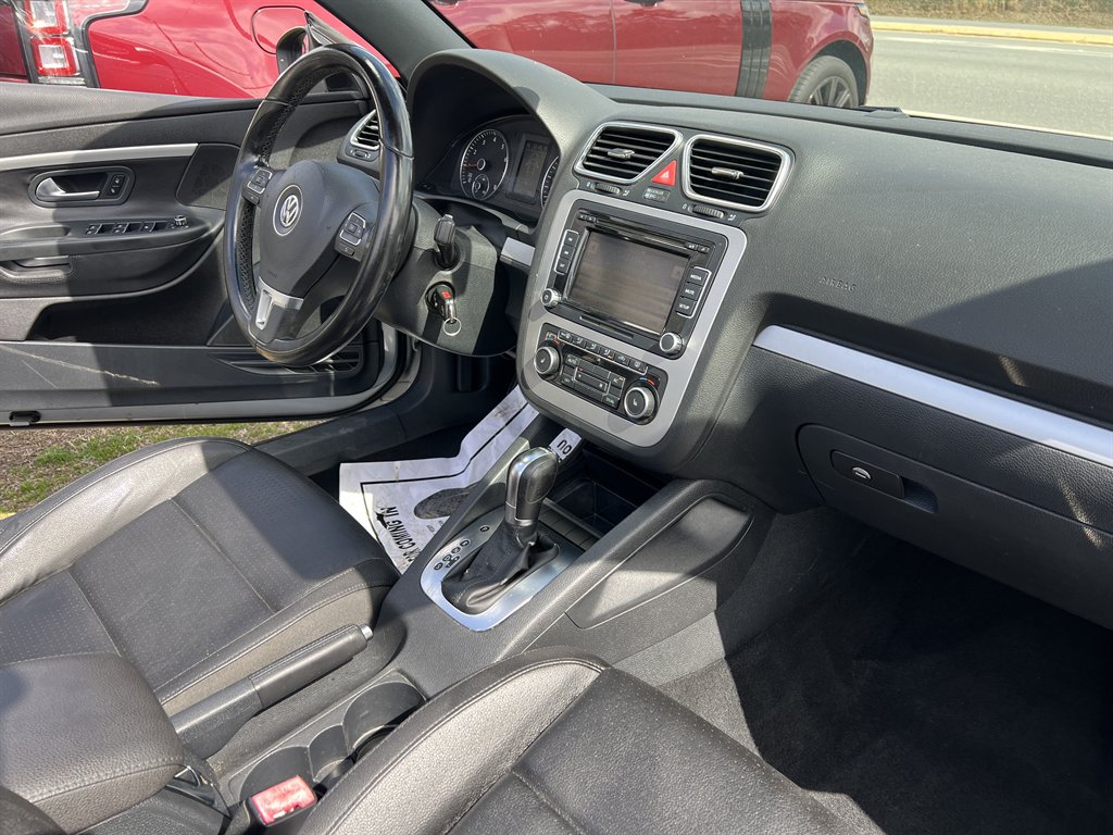 2012 Volkswagen Eos - $7,995