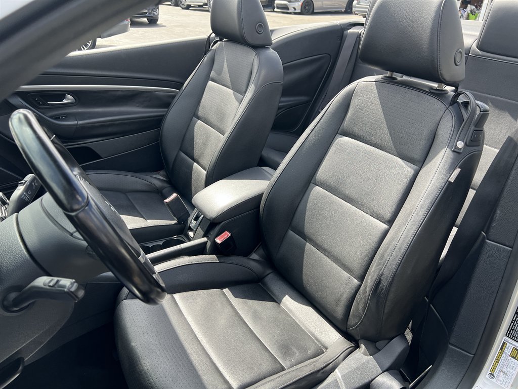 2012 Volkswagen Eos - $7,995