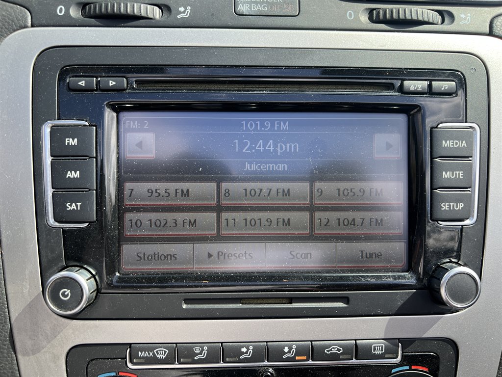 2012 Volkswagen Eos - $7,995