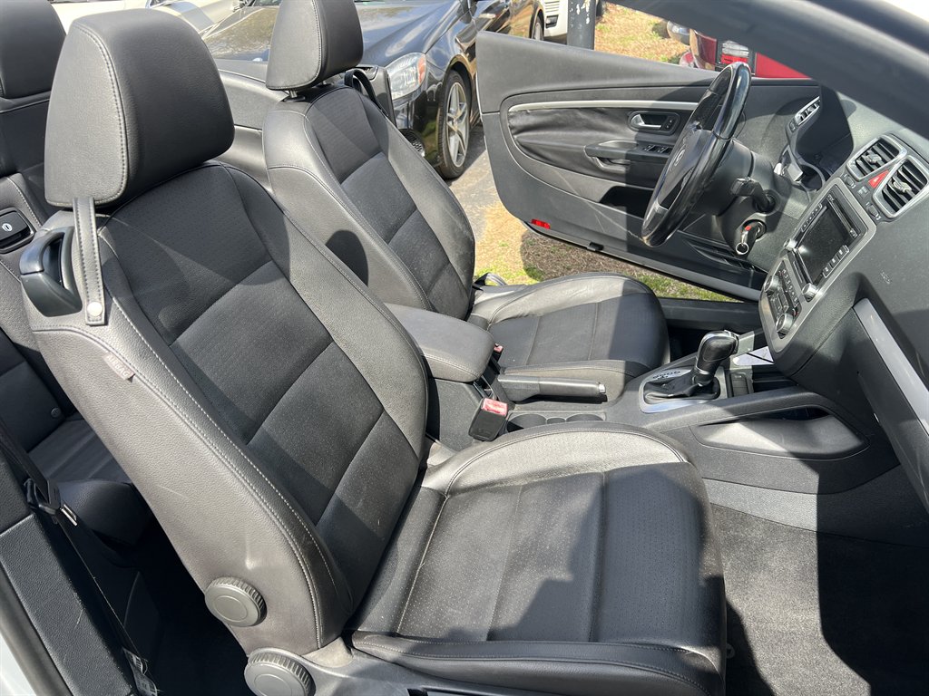 2012 Volkswagen Eos - $7,995
