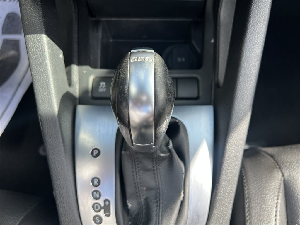 2012 Volkswagen Eos - $7,995