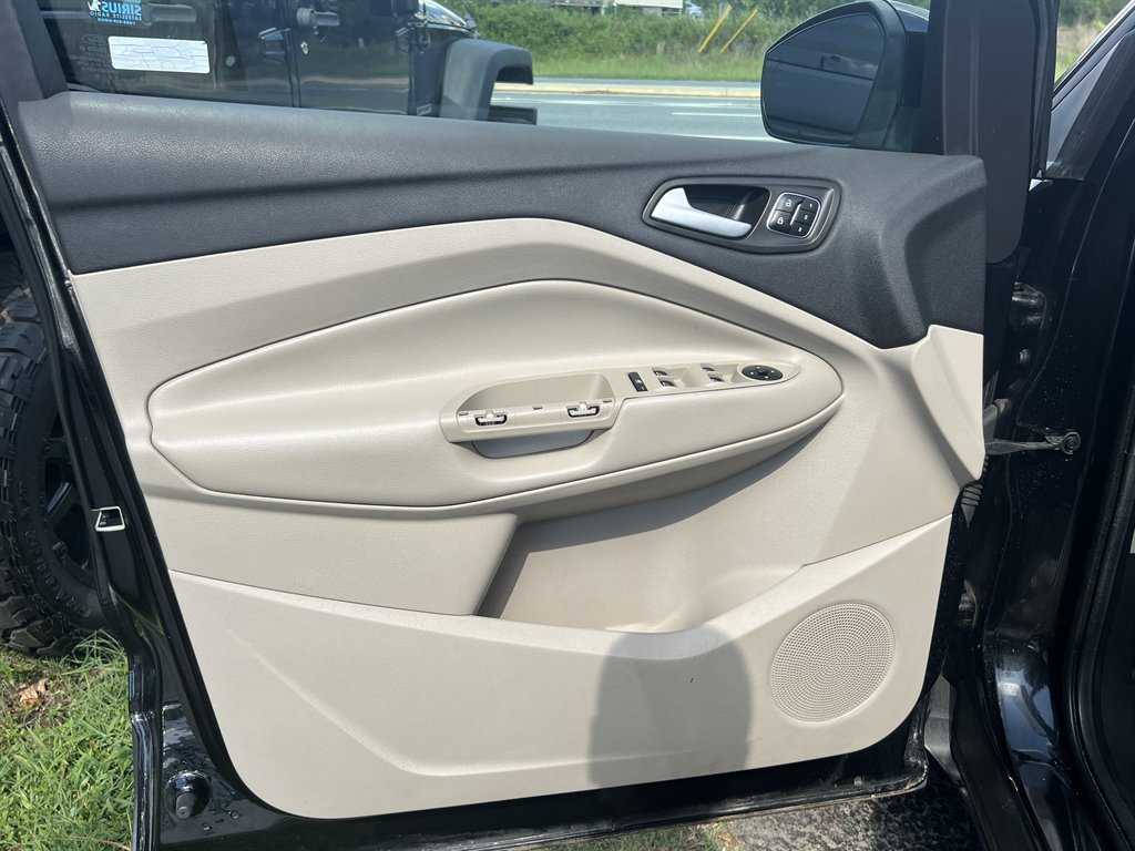 2017 Ford Escape - $10,995