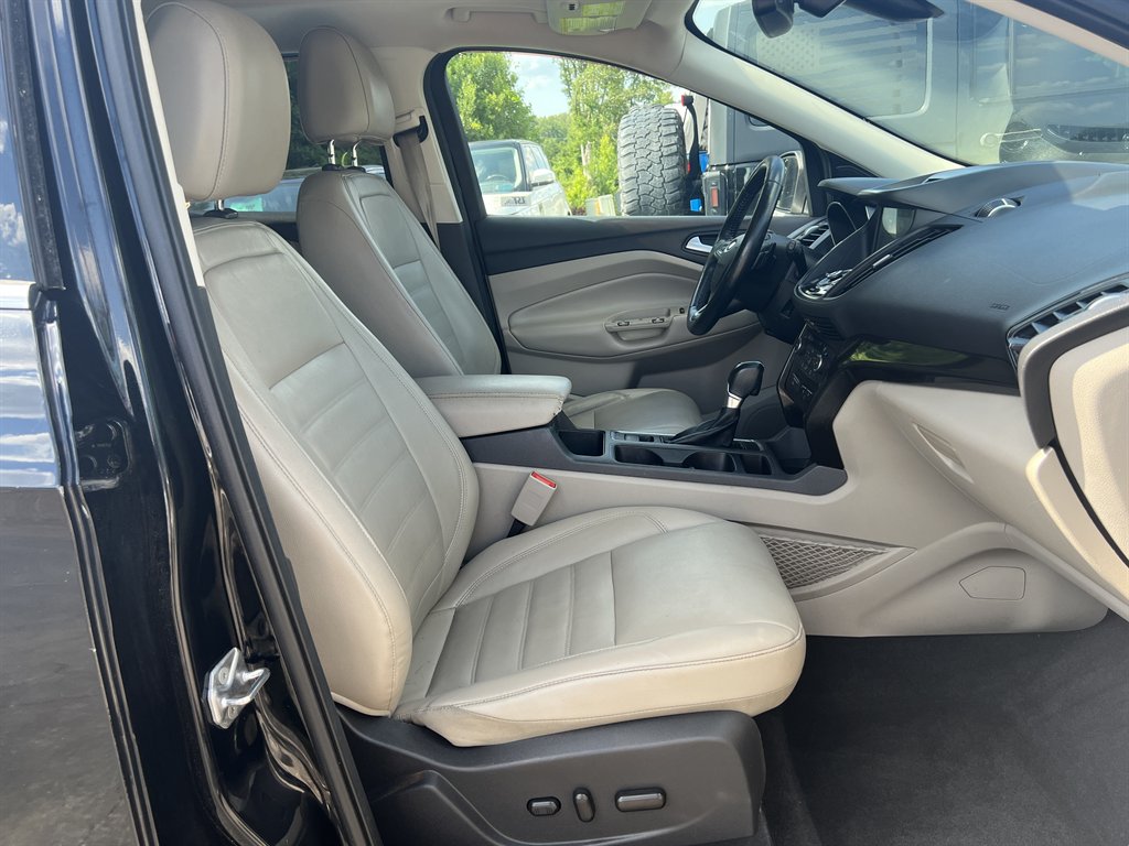 2017 Ford Escape - $10,995