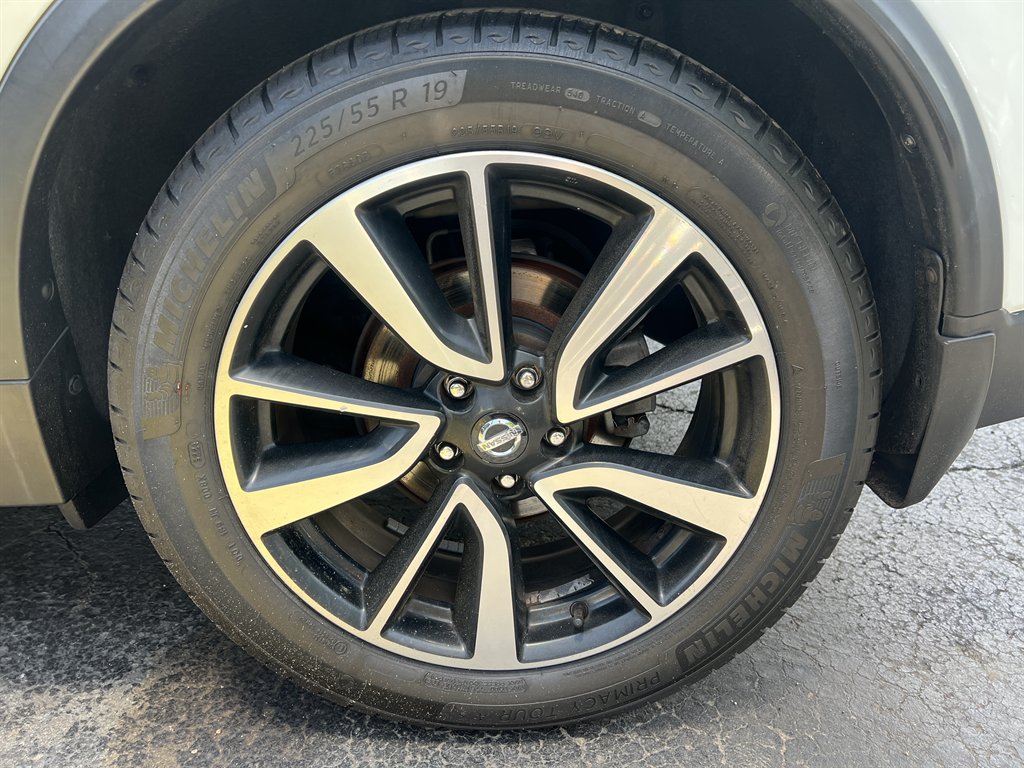 2017 Nissan Rogue - $12,995
