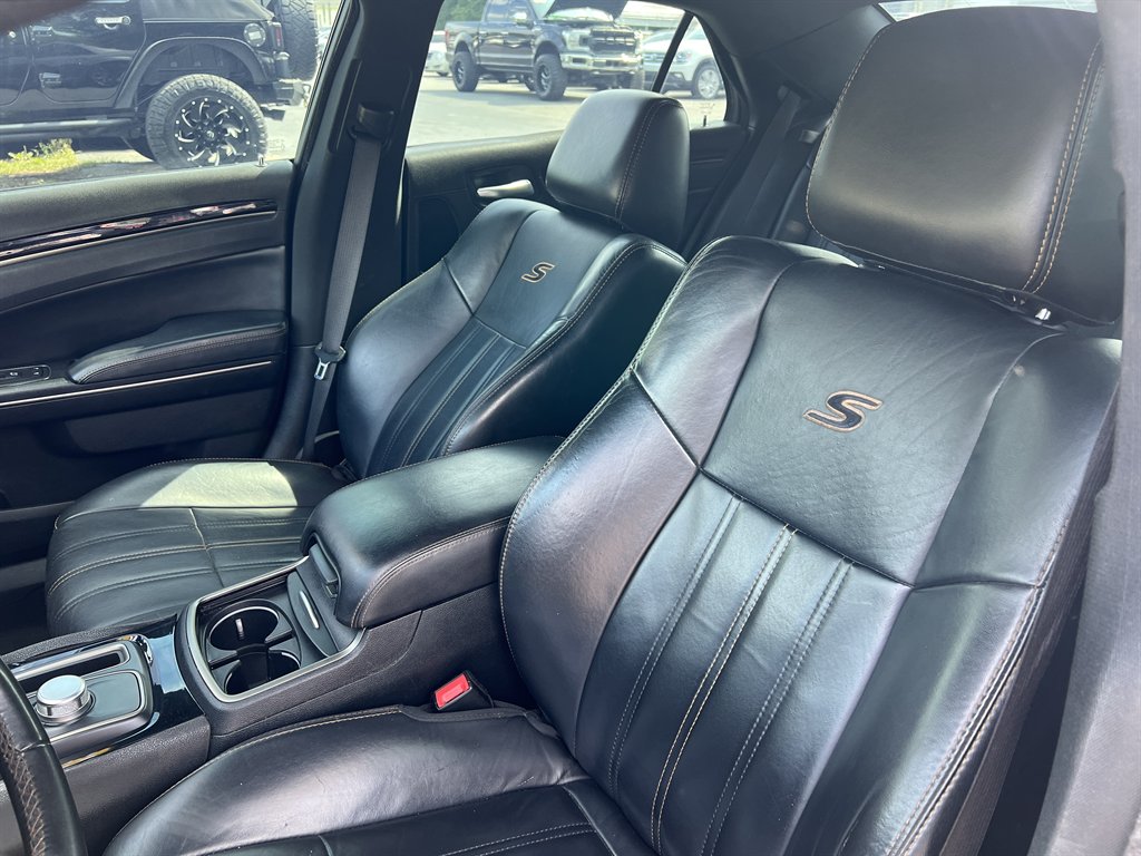 2017 Chrysler 300 - $18,995