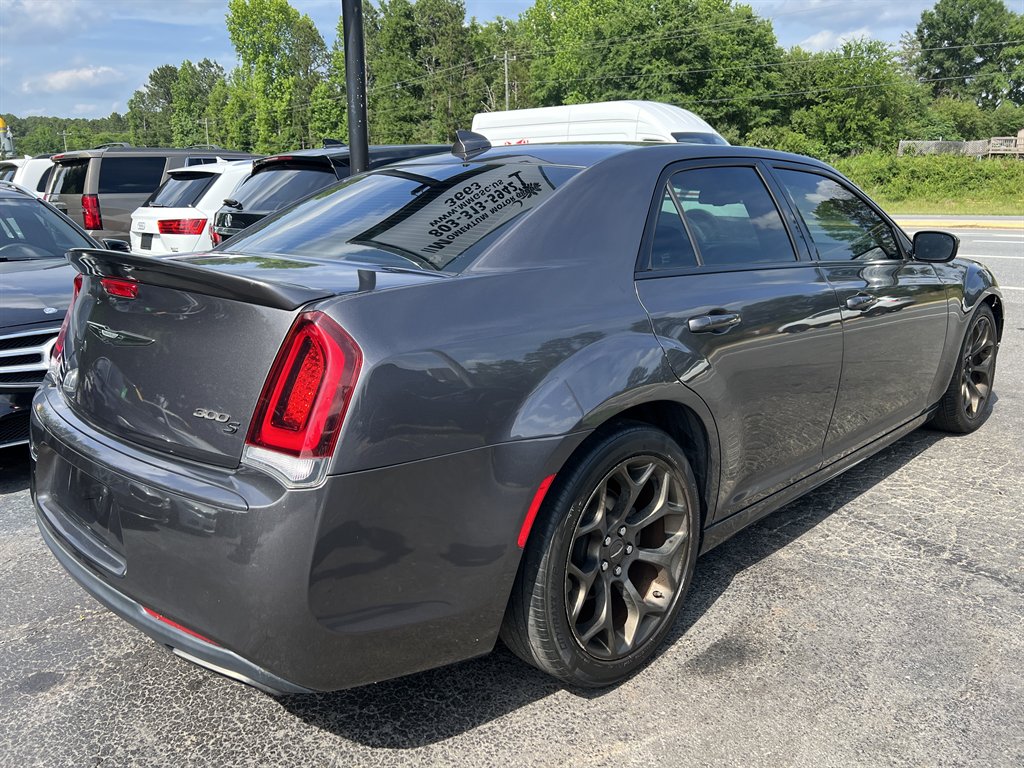 2017 Chrysler 300 - $18,995