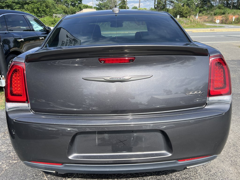 2017 Chrysler 300 - $18,995