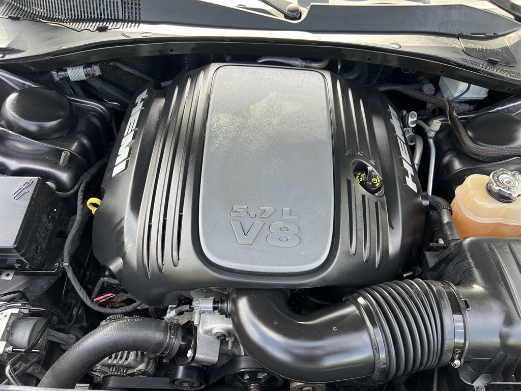 2017 Chrysler 300 - $18,995
