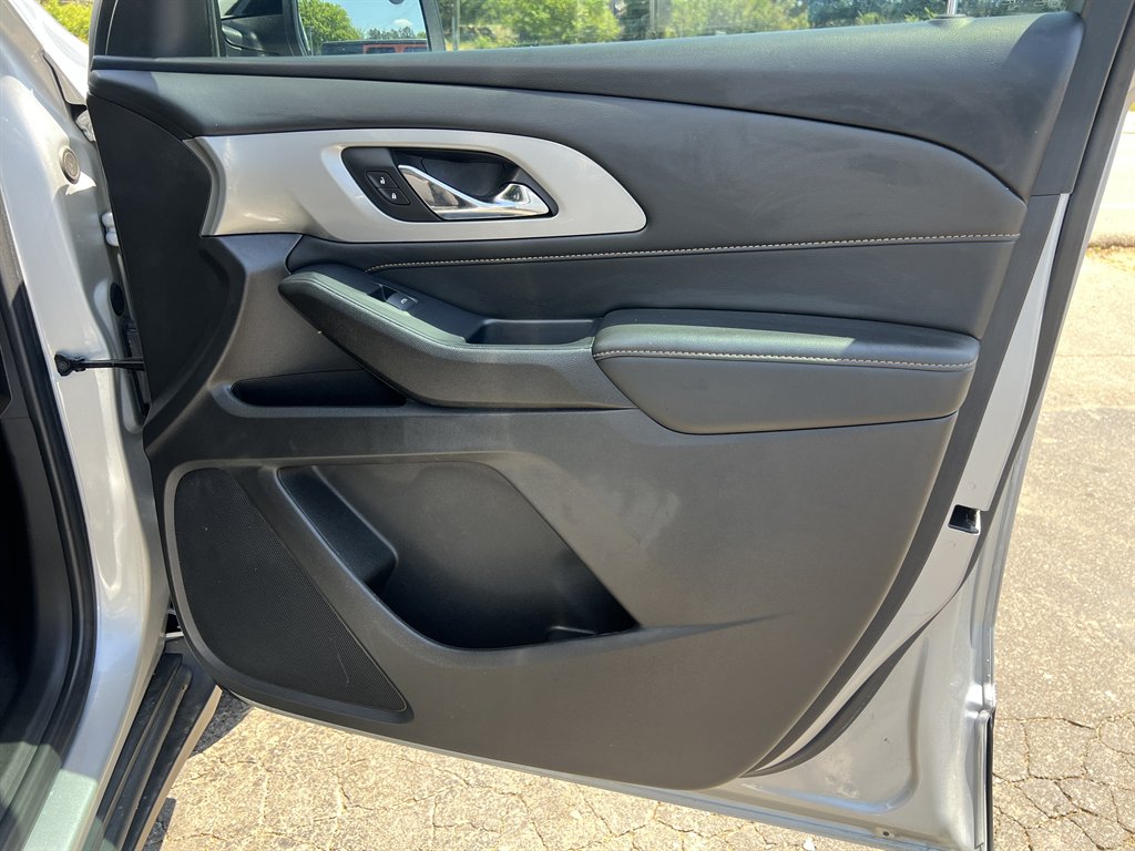 2021 Chevrolet Traverse - $15,995