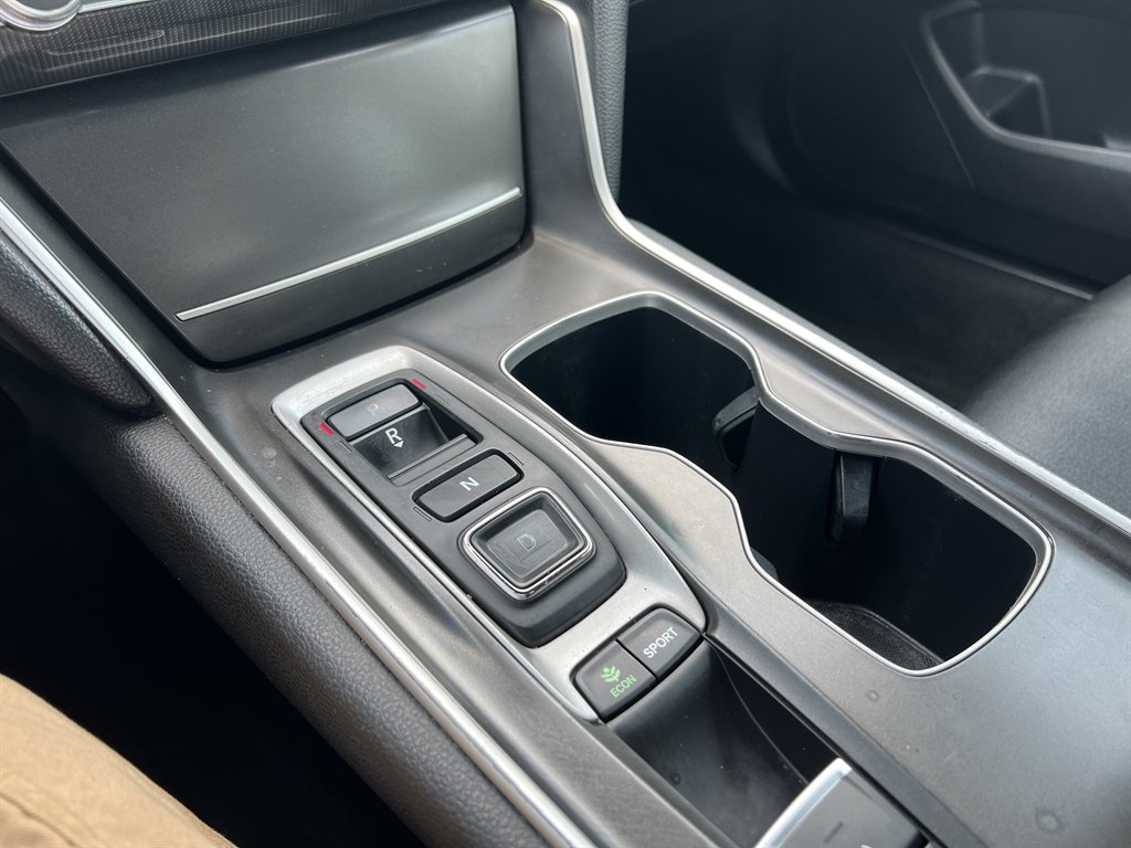 2018 Honda Accord - $16,995