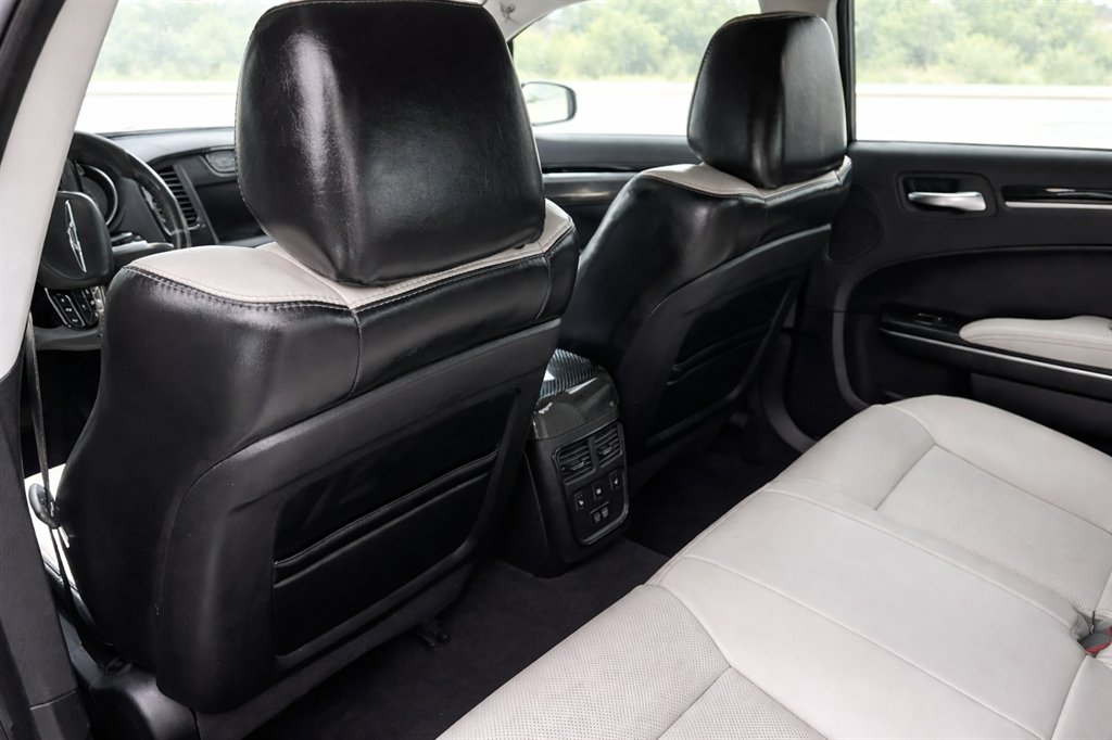 2021 Chrysler 300 - $22,995