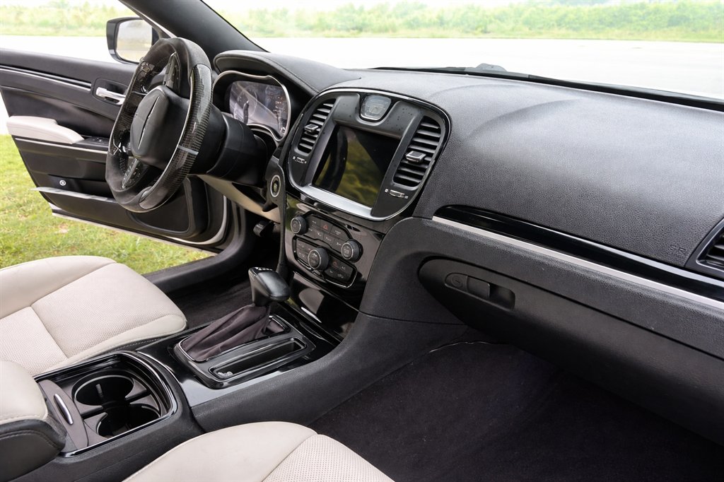 2021 Chrysler 300 - $22,995