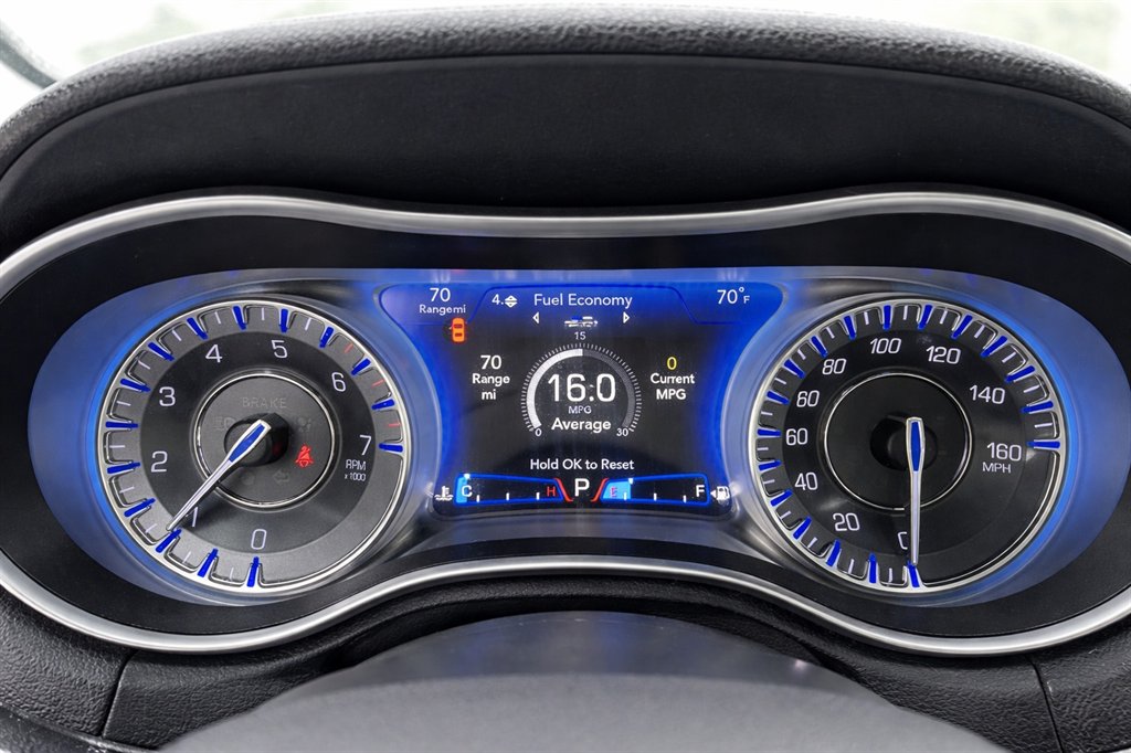 2021 Chrysler 300 - $22,995
