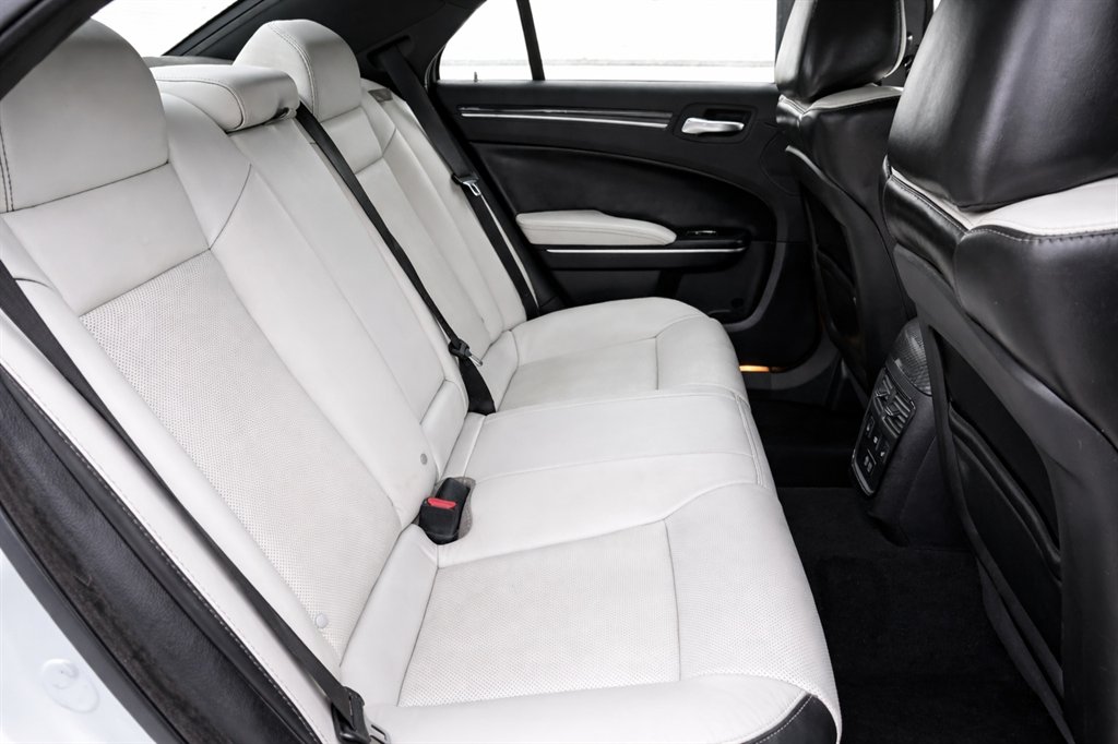 2021 Chrysler 300 - $22,995