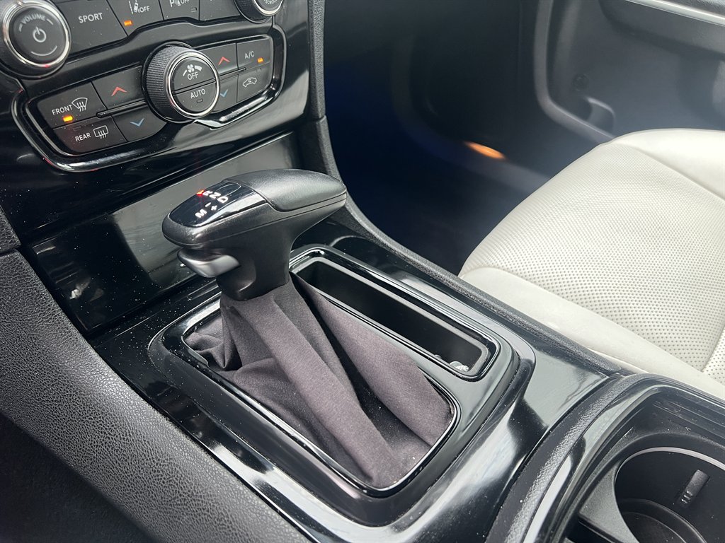 2021 Chrysler 300 - $22,995