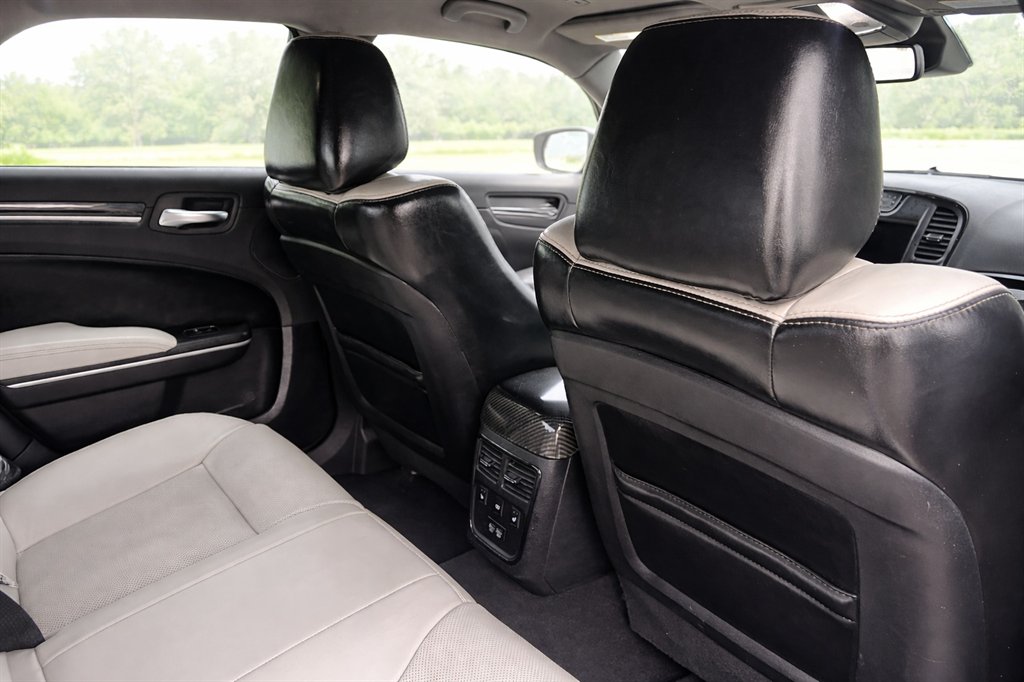 2021 Chrysler 300 - $22,995