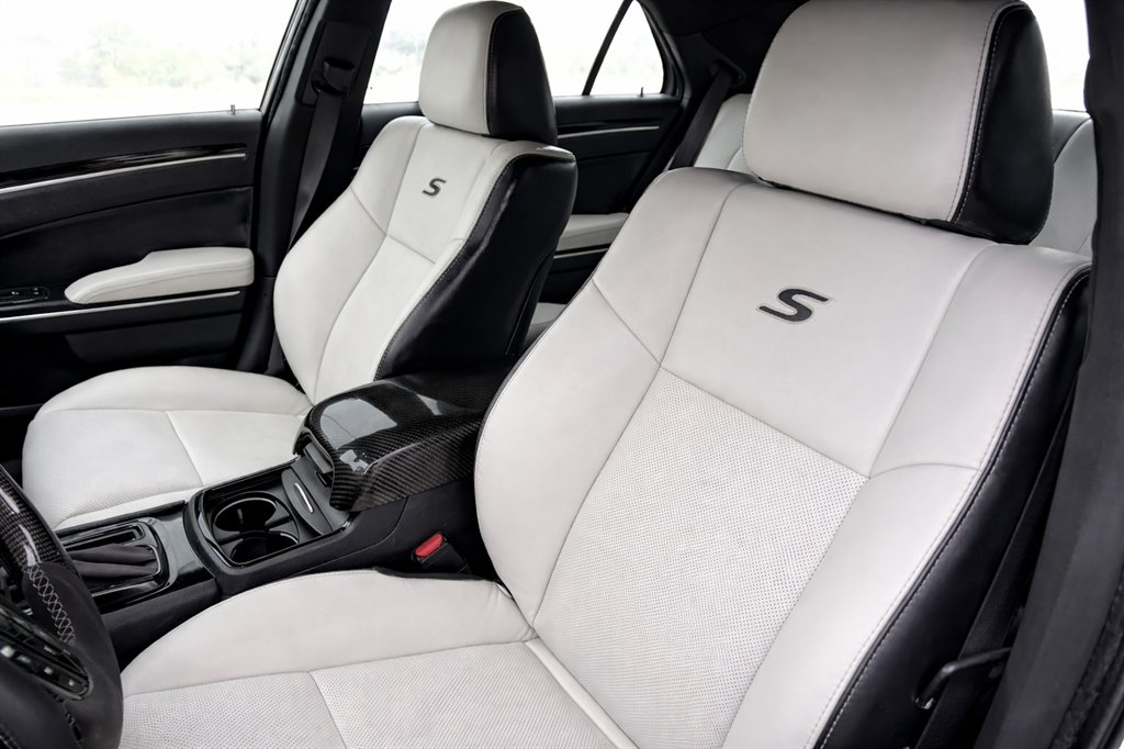 2021 Chrysler 300 - $22,995