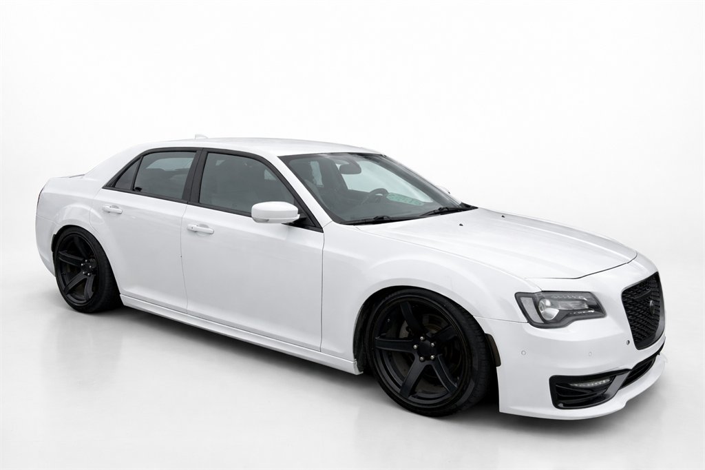 2021 Chrysler 300 - $22,995