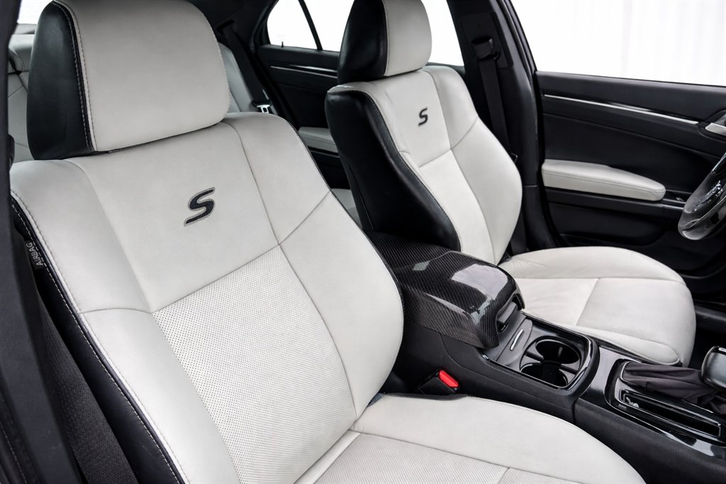 2021 Chrysler 300 - $22,995