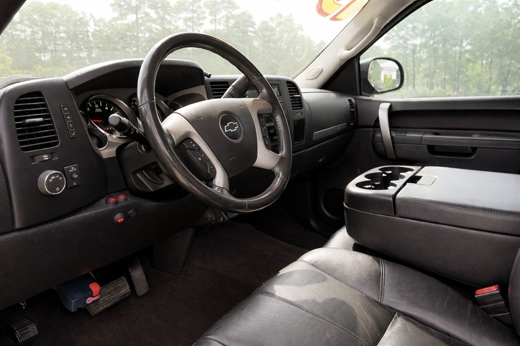 2013 Chevrolet Silverado - $20,995