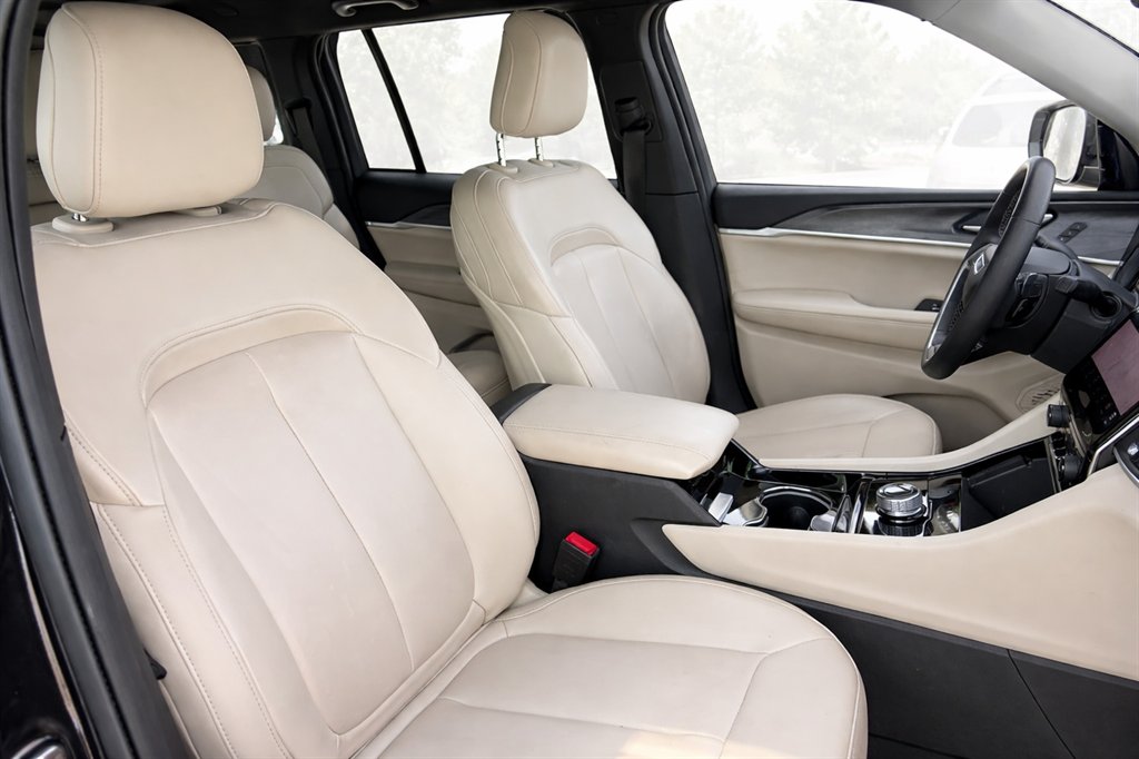2023 Jeep Cherokee - $22,995