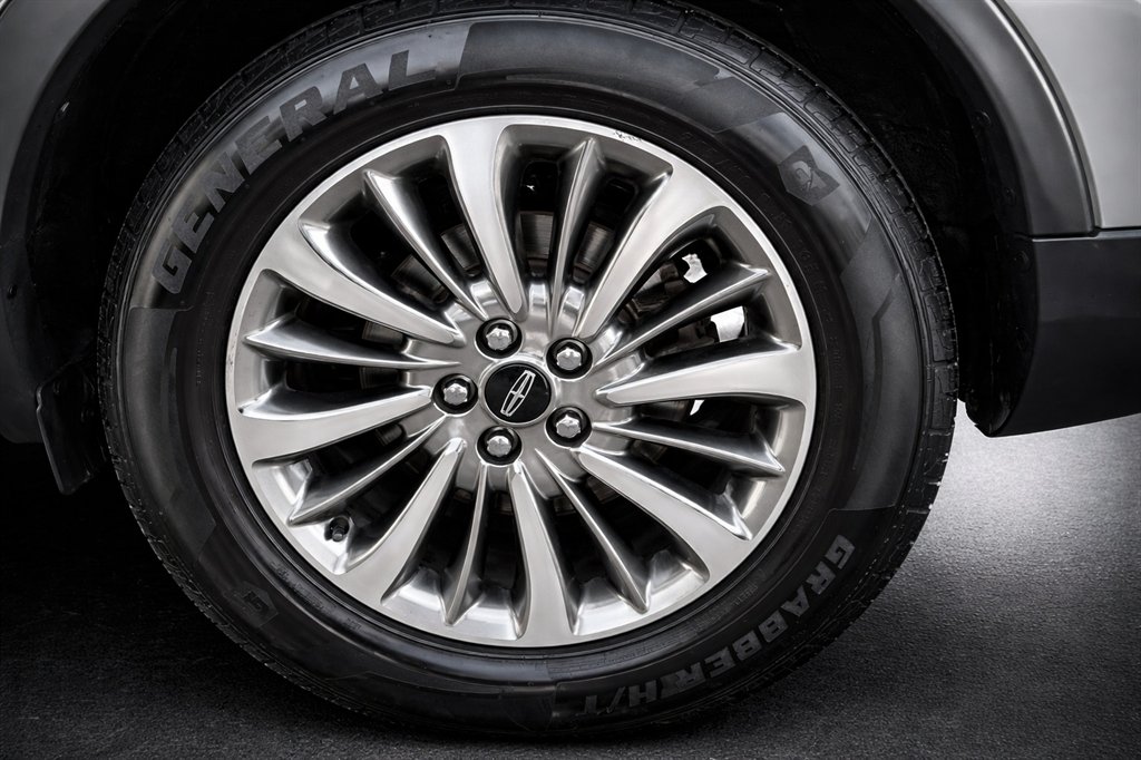 2019 Lincoln Nautilus - $17,995