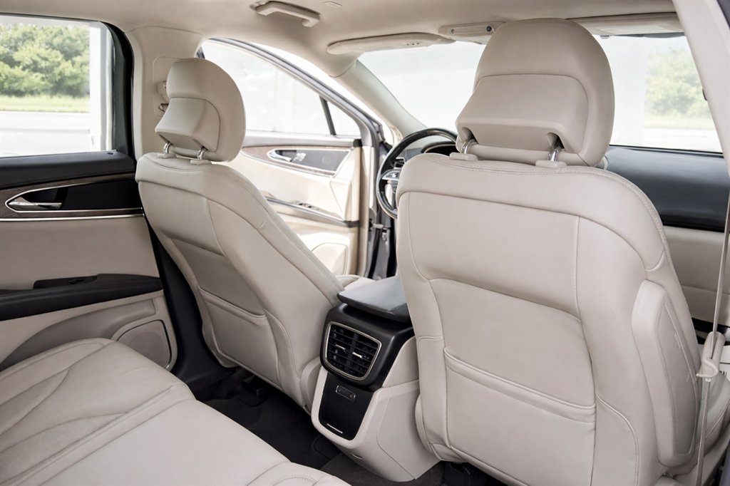 2019 Lincoln Nautilus - $17,995