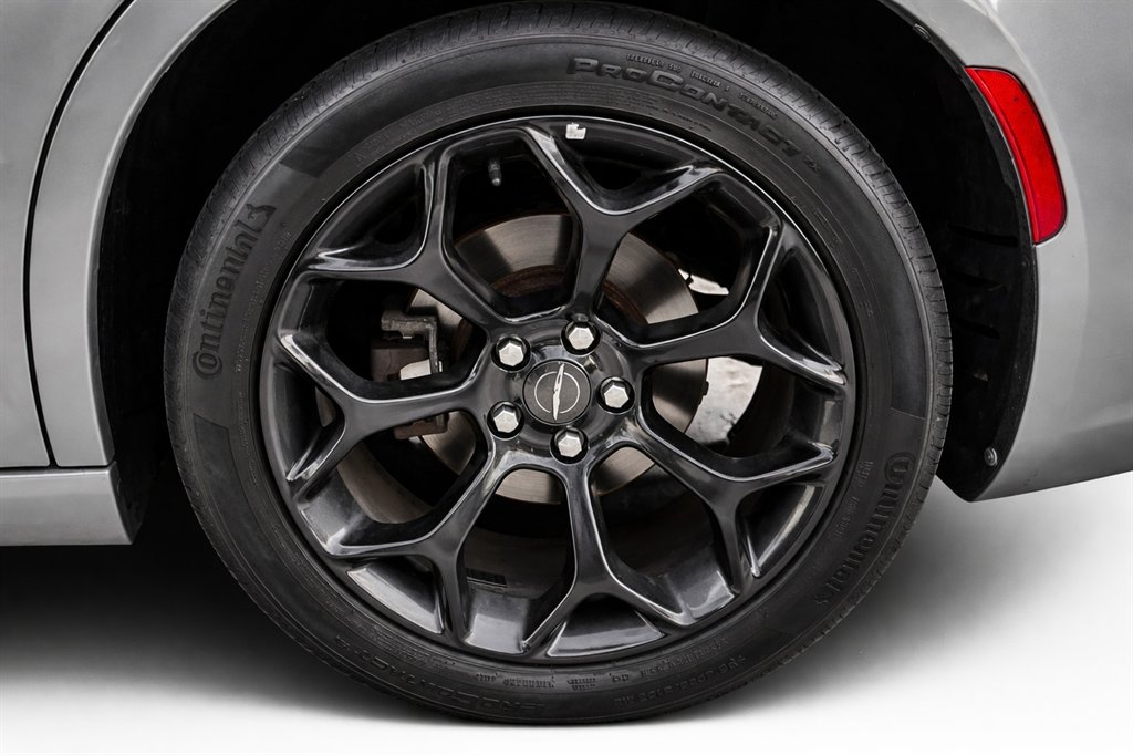 2019 Chrysler 300 - $14,995
