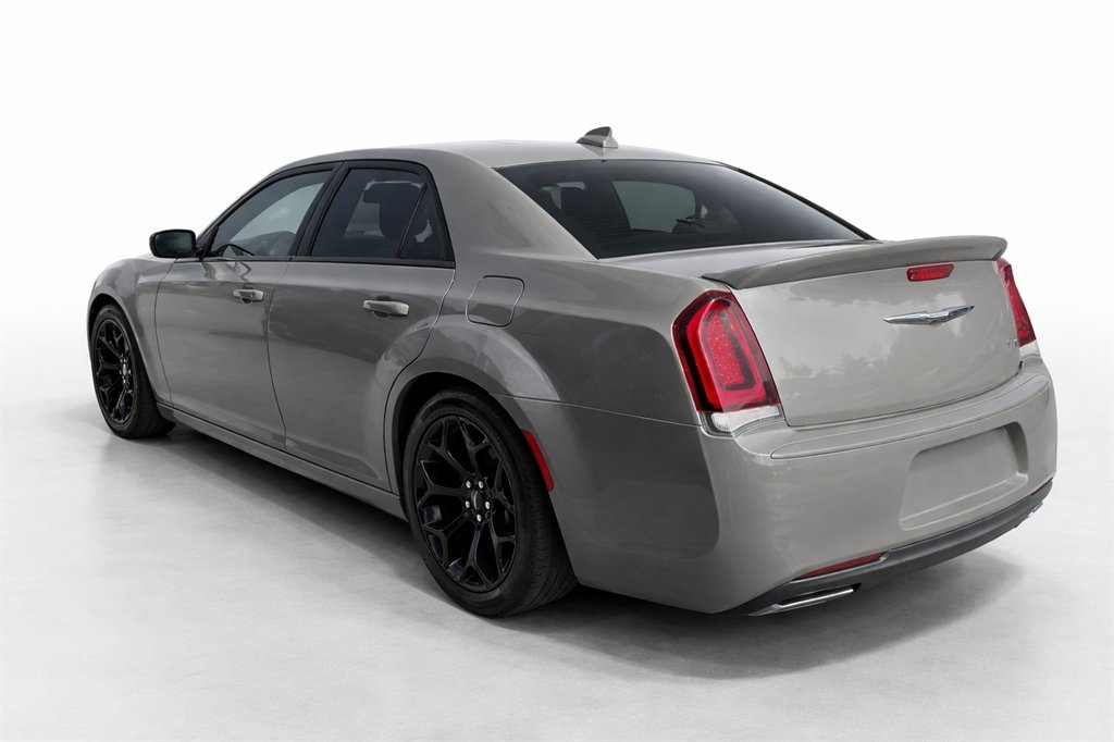 2019 Chrysler 300 - $14,995
