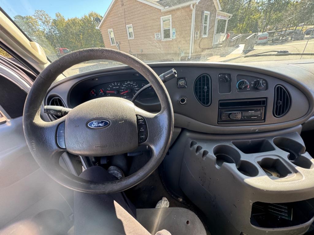 2005 Ford E-150  photo