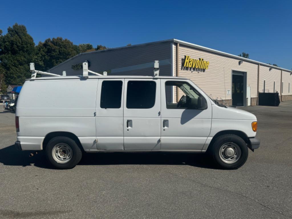 2005 Ford E-150  photo