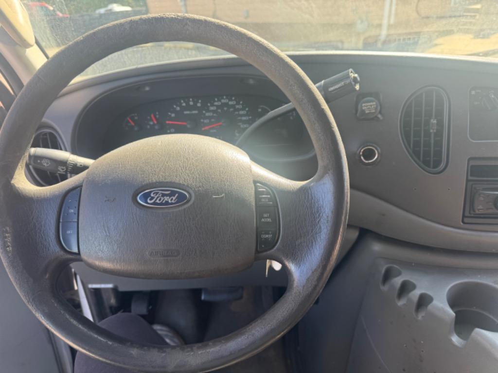 2005 Ford E-150  photo