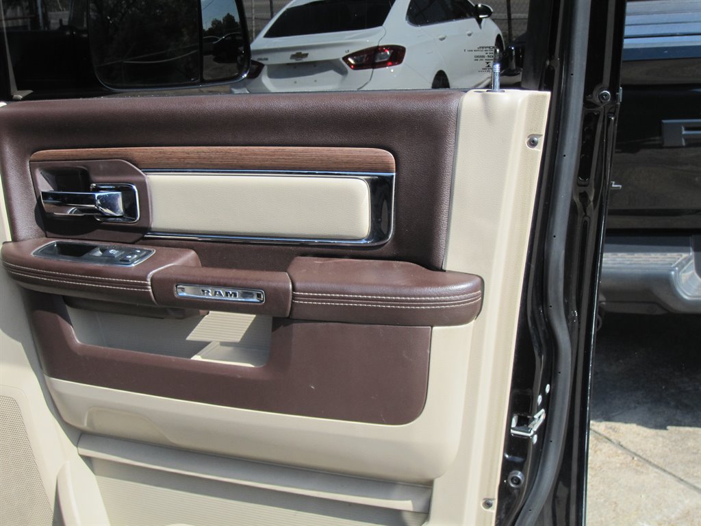 2015 RAM 3500 Laramie photo