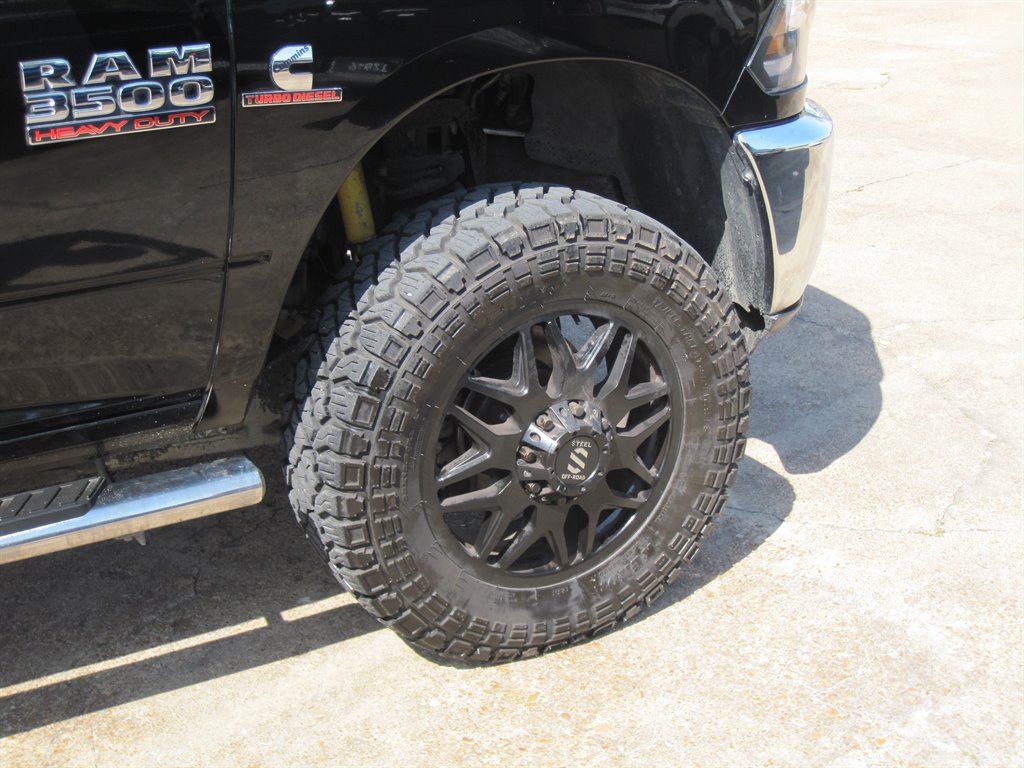 2015 RAM 3500 Laramie photo
