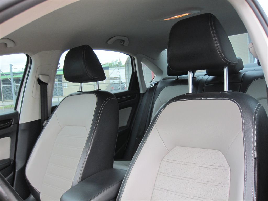 2014 Volkswagen Passat SE photo