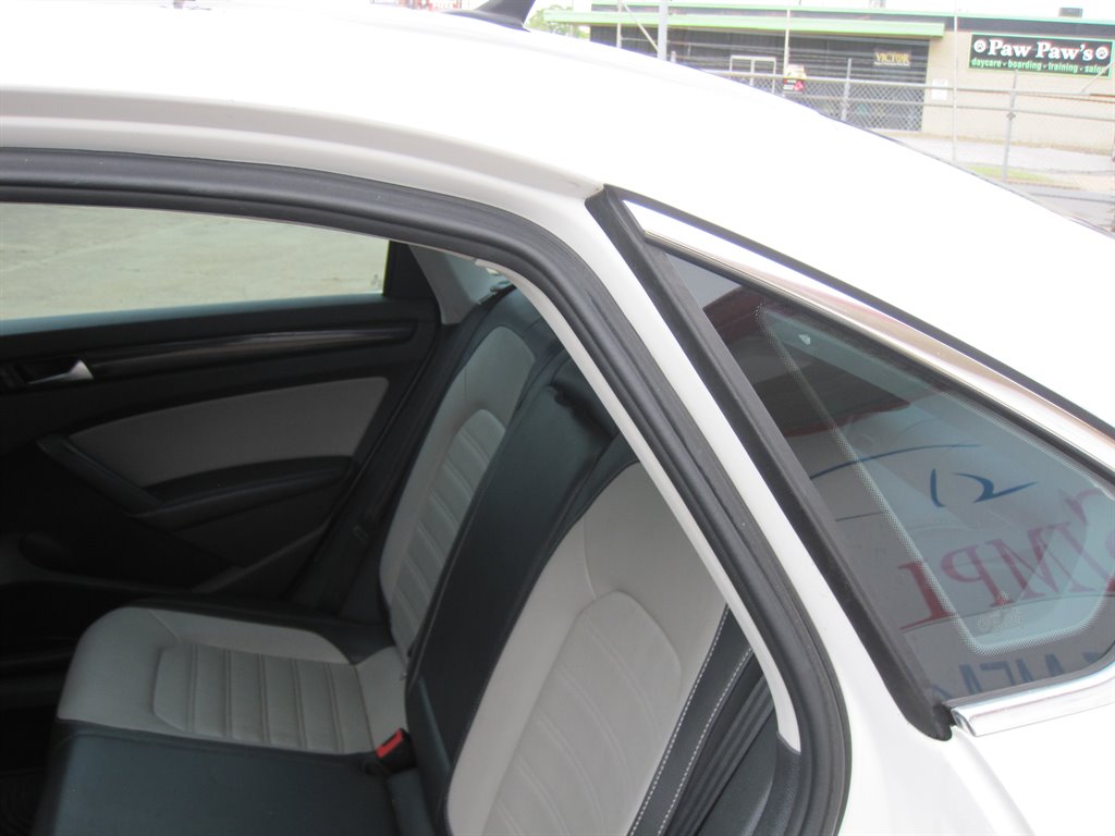 2014 Volkswagen Passat SE photo