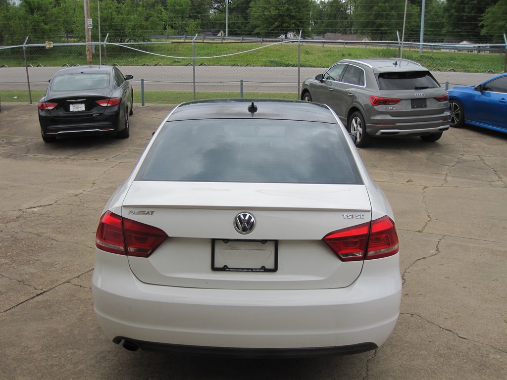 2014 Volkswagen Passat SE photo