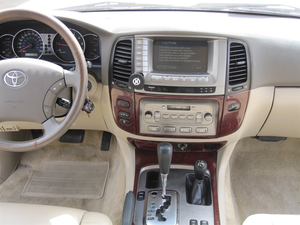2004 Toyota Land Cruiser photo