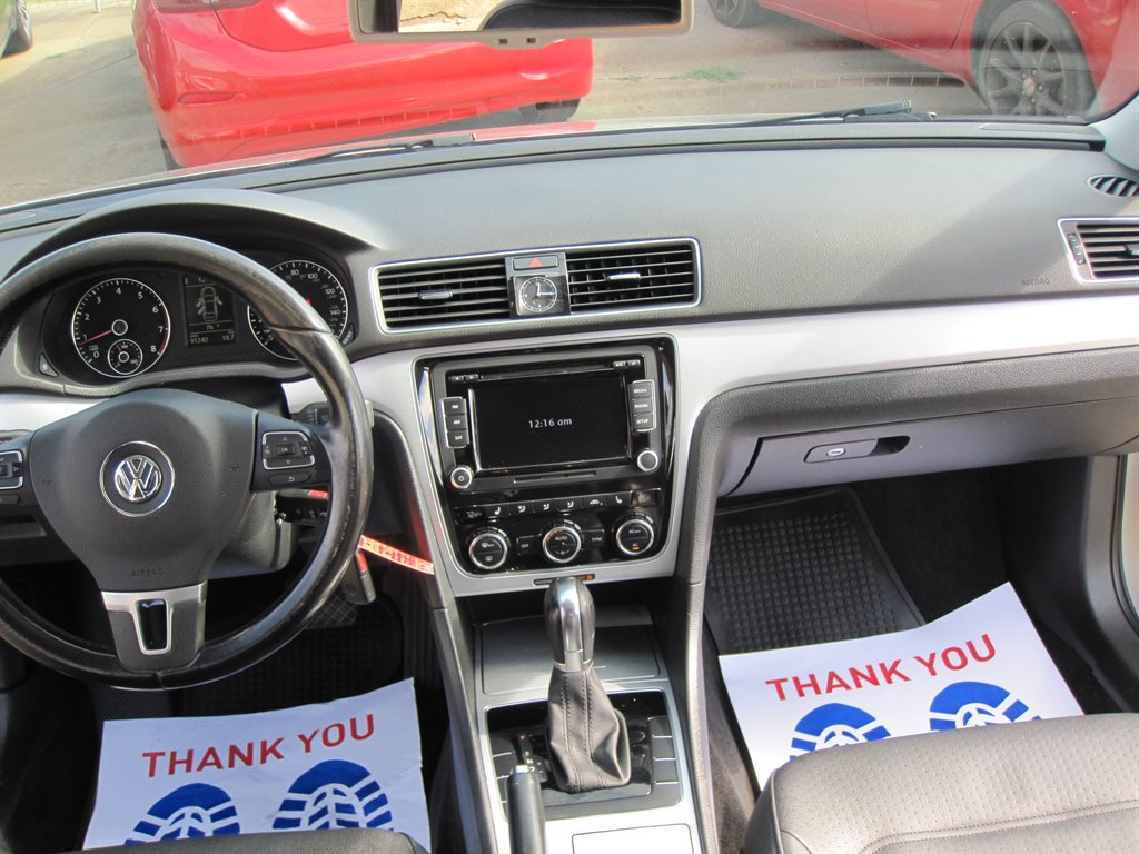 2012 Volkswagen Passat SE photo