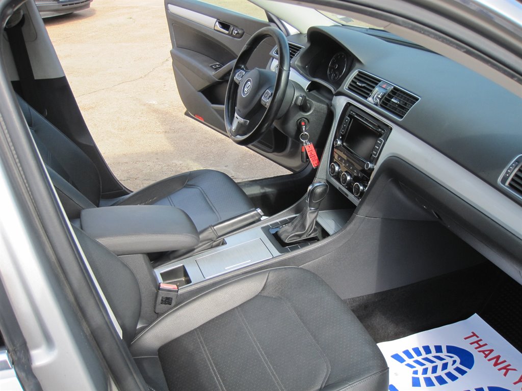 2012 Volkswagen Passat SE photo