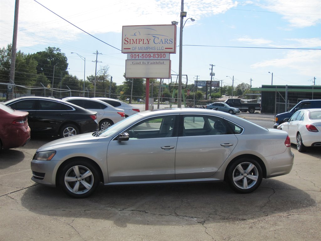 2012 Volkswagen Passat SE photo
