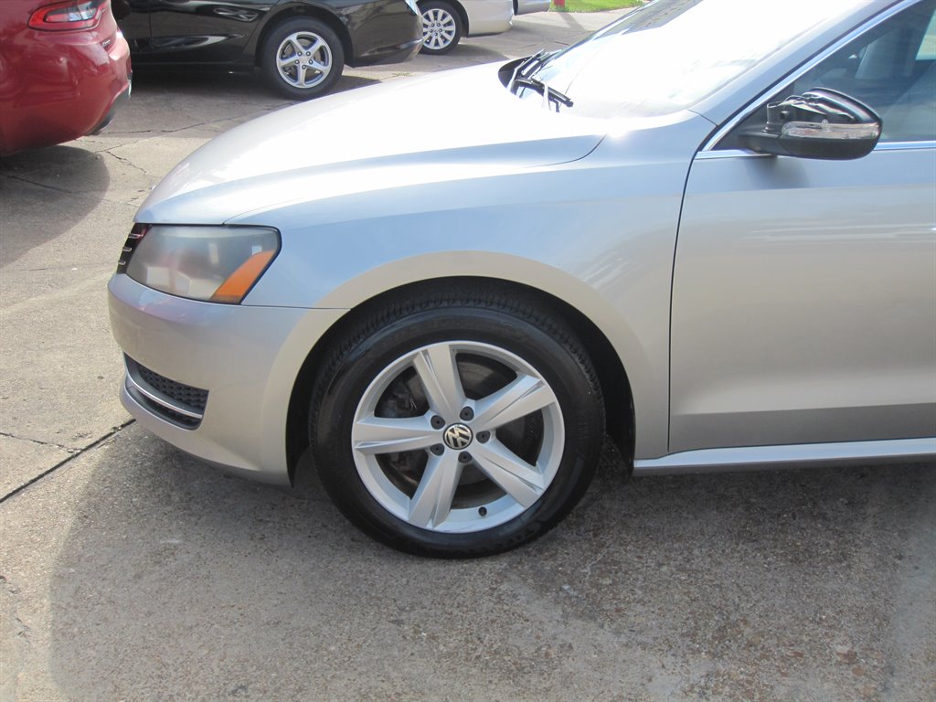 2012 Volkswagen Passat SE photo