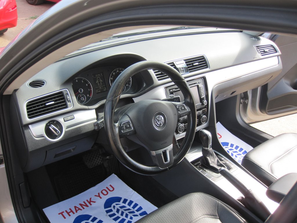 2012 Volkswagen Passat SE photo