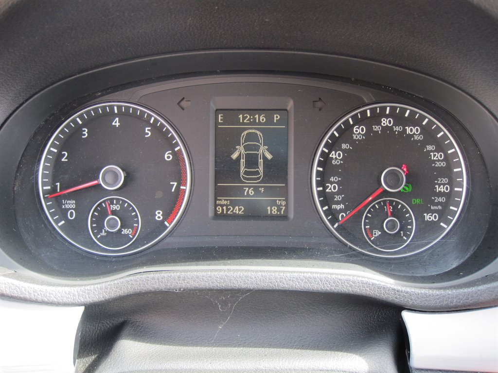 2012 Volkswagen Passat SE photo