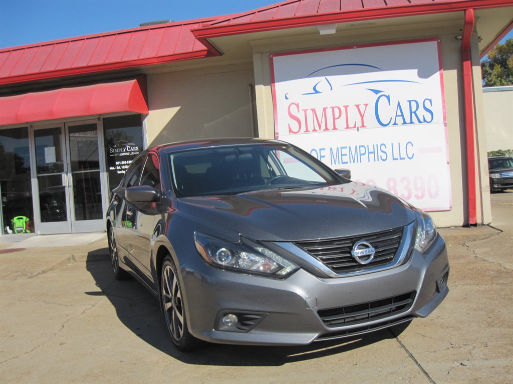 The 2017 Nissan Altima SR photos