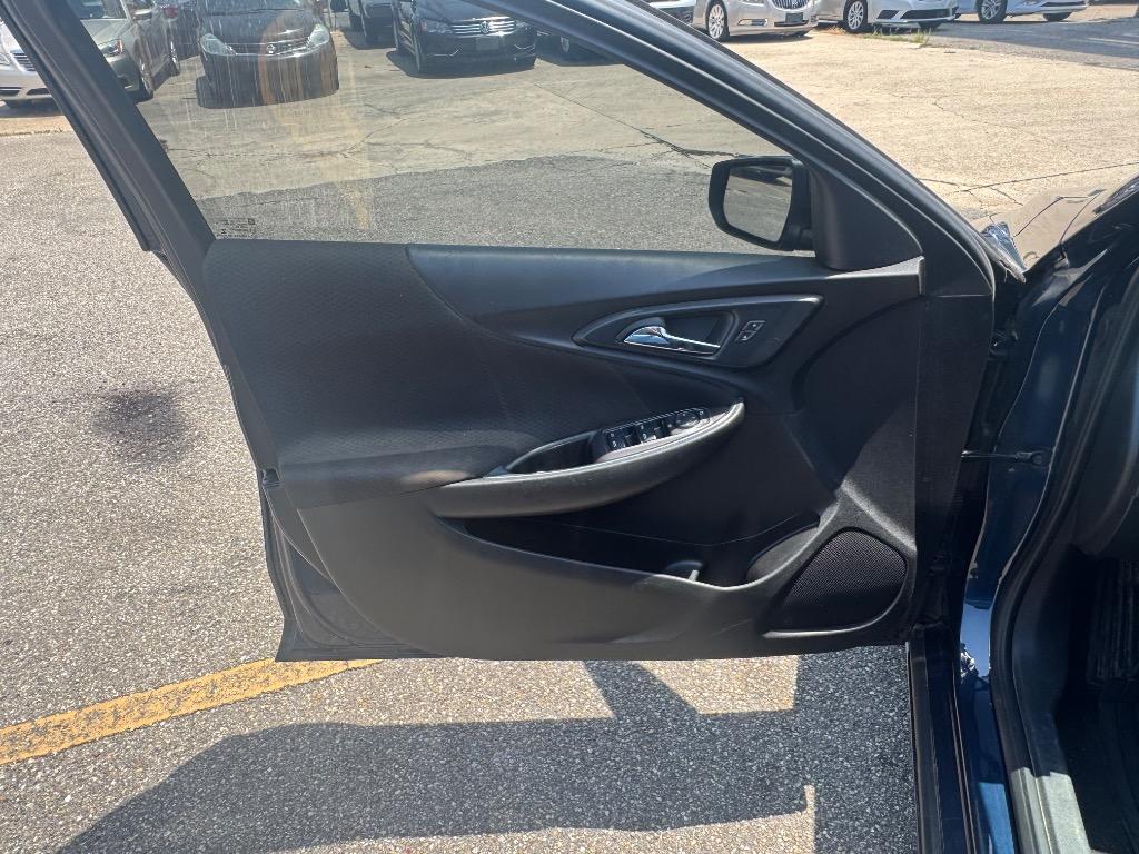 2020 Chevrolet Malibu - $13,995
