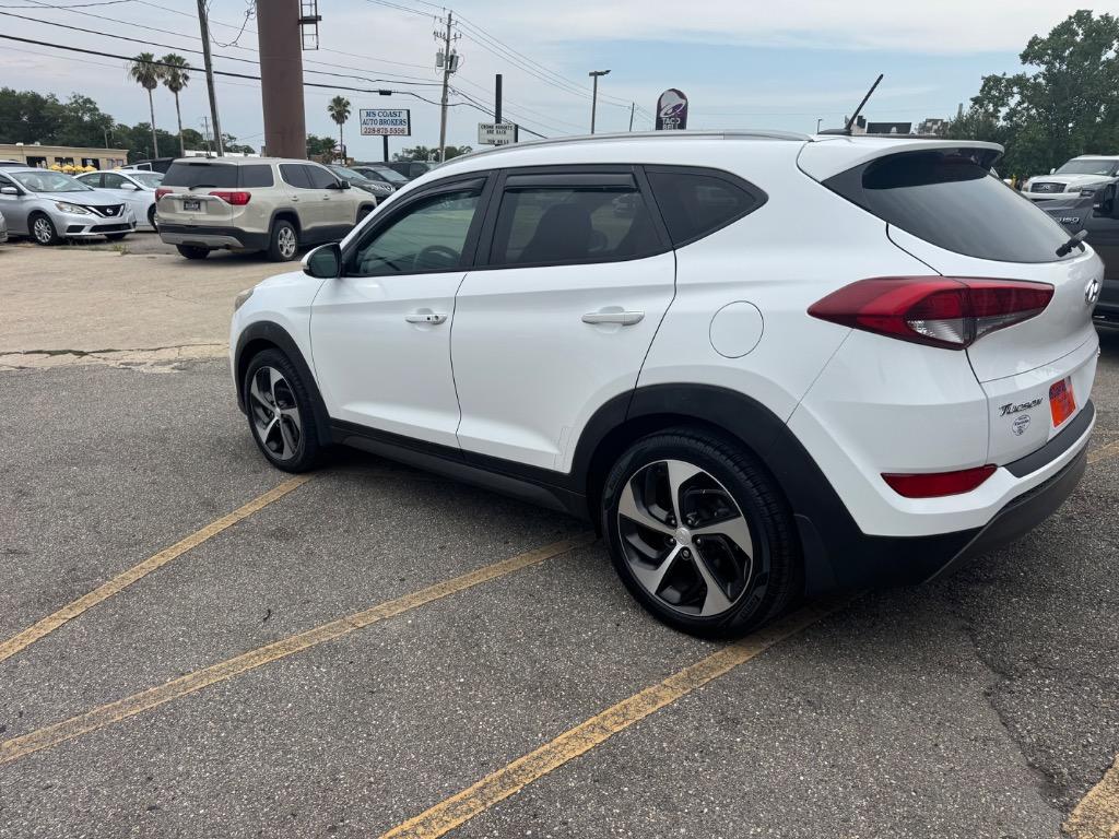 2016 Hyundai Tucson - $11,575