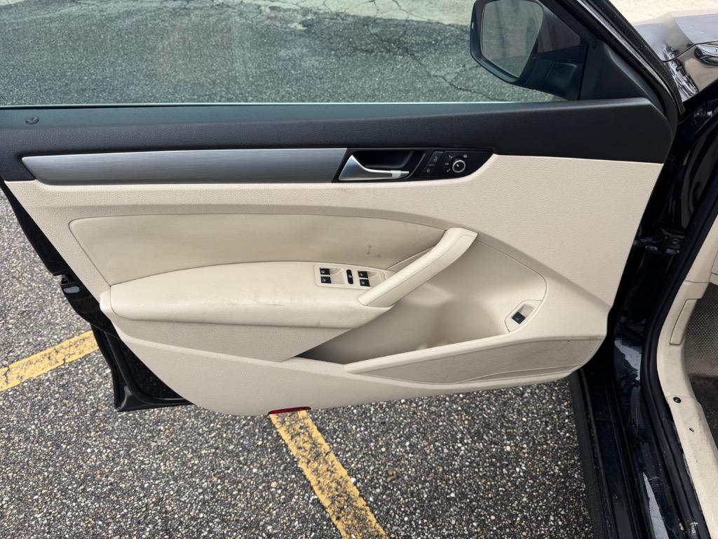 2015 Volkswagen Passat - $8,400